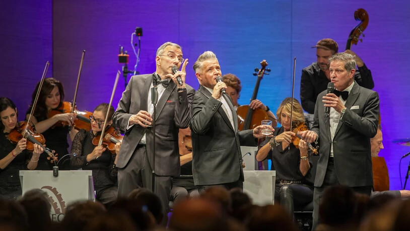 Im Trio am Besten: Jörg Guyan, Hampa Rest und André Renggli (von links) werden im GKB-Auditorium umschmeichelt von den MRP Strings.
