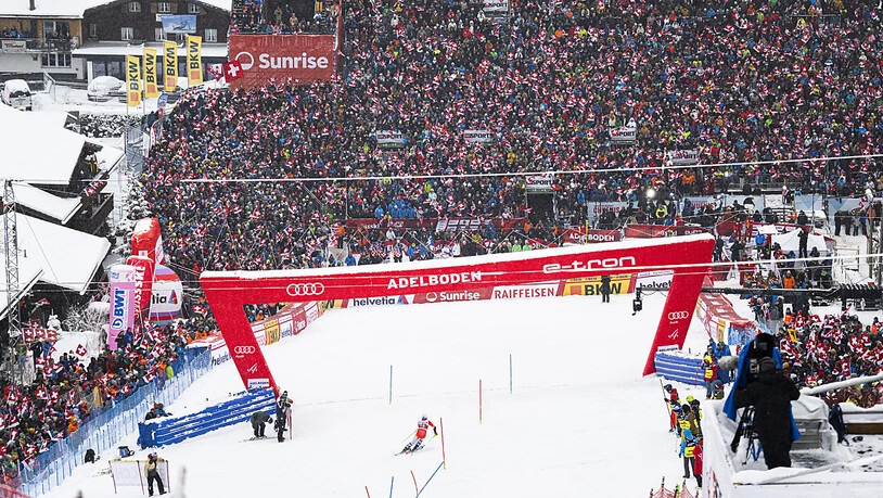 14'000 Skifans verfolgen das Slalom-Spektakel im Berner Oberland - mit 76'200 Zuschauern verzeichnen die diesjährigen Lauberhornrennen einen Zuschauerrekord