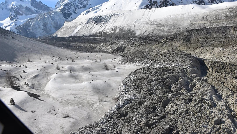 Nach dem Bergsturz am Piz Scerscen im Engadin türmt sich im Val Rosegg das abgestürzte Gestein auf einer Länge von über fünf Kilometern.
