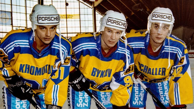 Andrej Chomutow, Slawa Bykow und Pascal Schaller (von links) verstärken den HCD am Spengler Cup 1994.