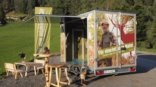 Mit einem mobilen Naturmuseum wollen die Jäger näher zum Volk.