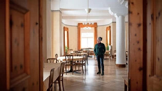 Ein Haus voller Geschichte und Geschichten: Adrienne Hanegraaf führt das Hotel «Val Sinestra».