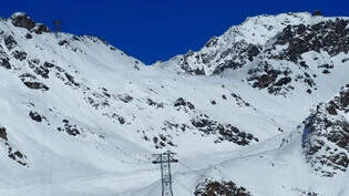 Ausserhalb der markierten Pisten im Skigebiet von Verbier VS ist am Dienstag ein Snowboarder tödlich verunglückt.