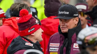 Swiss-Ski-Präsident Urs Lehmann (rechts) beim Weltcup-Final in Saalbach-Hinterglemm im Gespräch mit Alpin-Direktor Hans Flatscher