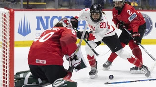 Wie schon gegen Kanada (Bild) ziehen die Schweizerinnen auch gegen Tschechien den Kürzeren