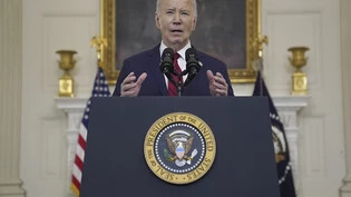 Joe Biden, Präsident der USA, spricht vor der Unterzeichnung eines Hilfspakets für die Ukraine, das auch die Unterstützung Israels, Taiwans und anderer Verbündeter umfasst. Foto: Evan Vucci/AP/dpa