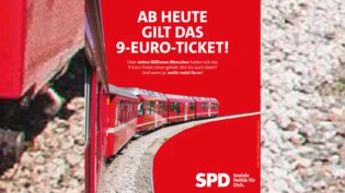 Lustiges Plakat: Die deutsche Partei SPD wirbt für das 9-Euro-Ticket mit einem Bündner Zug.