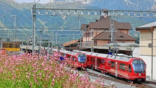 Beliebter Bahnhof: In Pontresina verkehren sowohl die RhB-Züge als auch der Bernina Express.
