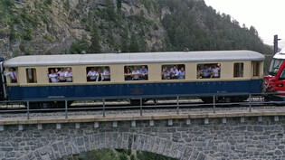 Bahnfahrt: Die KdK-Mitglieder reisen mit dem historischen Pullman-Wagen der Rhätischen Bahn von Chur nach Bergün.