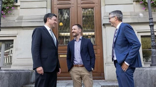 Besser vernetzt als der Glarner ÖV: Mathias Zopfi (links), Markus Schnyder und Benjamin Mühlemann kämpfen gemeinsam für den Erhalt der Glarner Direktverbindung und sind auf Erfolgskurs.
