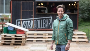 Die «Rollbar» nimmt Gestalt an: Für die kommende Saison stellt Fabian Noser seine Freiluft-Gaststätte wiederum beim Kunsthaus im Volksgarten auf.