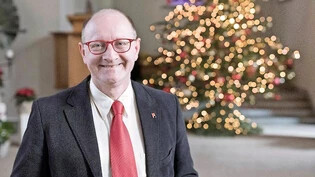 «Corona kommt bei mir nicht vor»: Pfarrer Peter Hofmann aus Schwanden verkündet seine Weihnachtsbotschaft in einem eigens gedrehten Weihnachtsfilm.