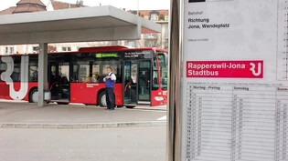 Weniger Passagiere: Im Pandemiejahr 2020 ist unter anderem der Stadtbus Rapperswil-Jona deutlich weniger ausgelastet. Bild Archiv