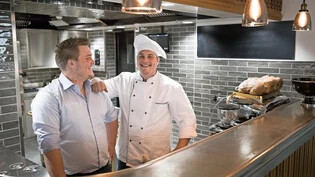 Die künftigen Hauptakteure: David (links) und Benjamin Minder werden im Hotel-Restaurant «Schwert» die Kochlöffel schwingen.