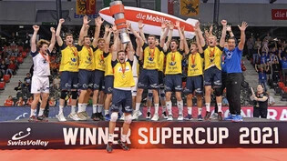 Zweiter Titel der Klubgeschichte: Die Volleyballer des TSV Jona gewinnen als amtierender Cupsieger den Supercup gegen Meister Chênois.