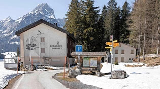 Direkt am See gelegen: Trotzdem bleibt das Berggasthaus «Obersee» derzeit geschlossen.