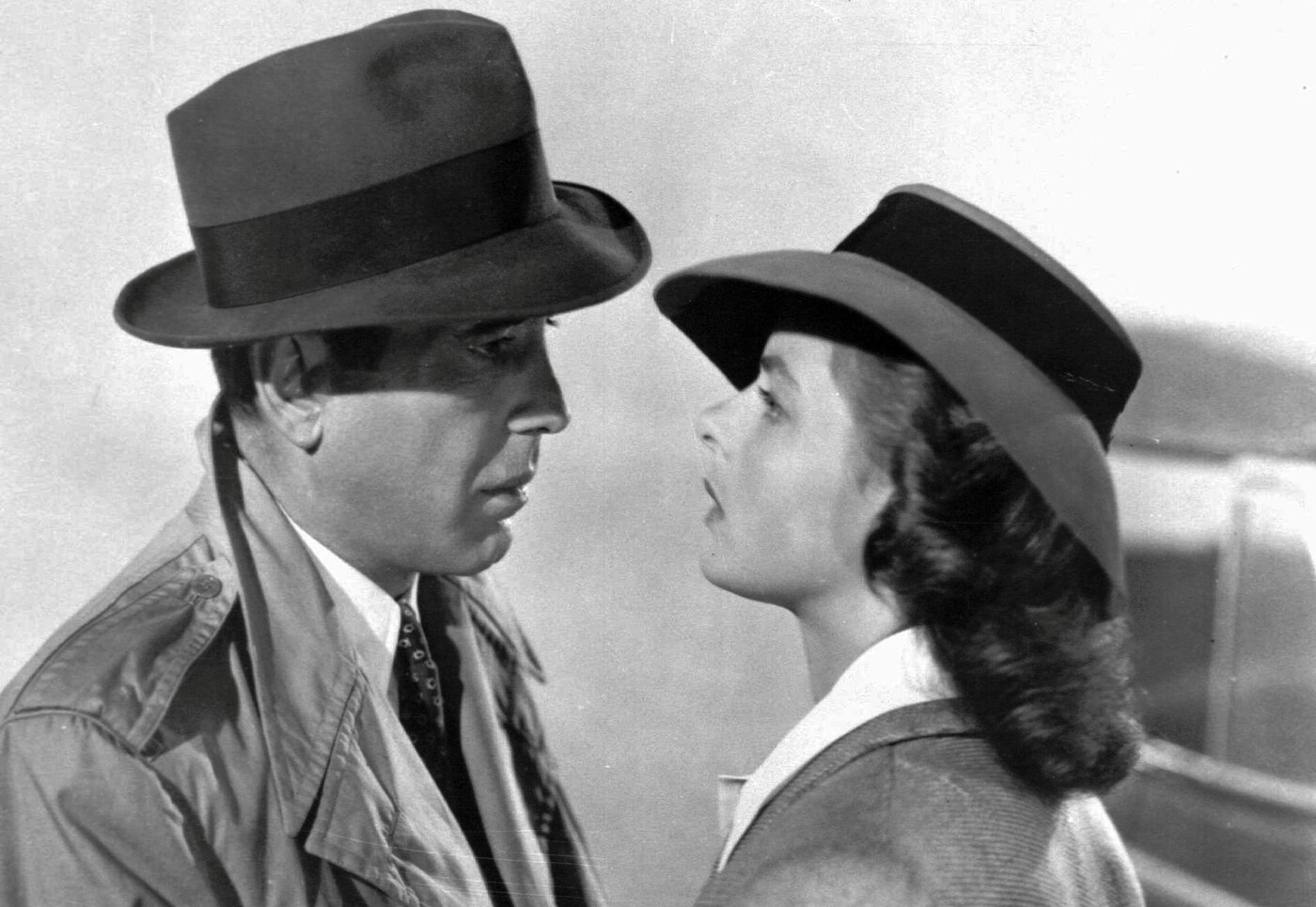 Bekannte Liebesgeschichte: Schauspielerin Ingrid Bergman und Schauspieler Humphrey Bogart in einer Szene aus dem Film «Casablanca», in dem Bogart die Rolle des Rick Blaine verkörpert.