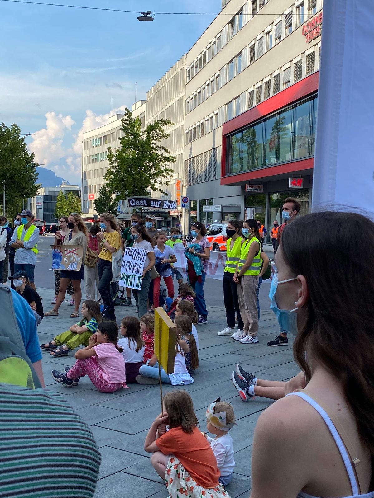 Die Demonstranten in Chur. ANNALEA ALIG