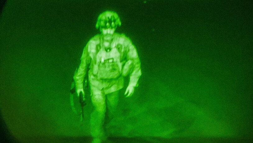 Das grünstichige Bild zeigt Generalmajor Chris Donahue, den letzten US-Soldaten, der Afghanistan verlässt.