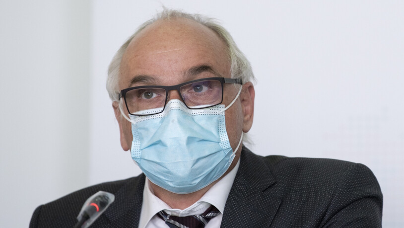 Der bernische Gesundheitsdirektor Pierre Alain Schnegg (SVP) ist wegen der Aufgabe von Massentests an Berner Schulen in die Schlagzeilen geraten. Er soll den Entscheid ungeachtet der realen Fallzahlen durchgepeitscht haben.