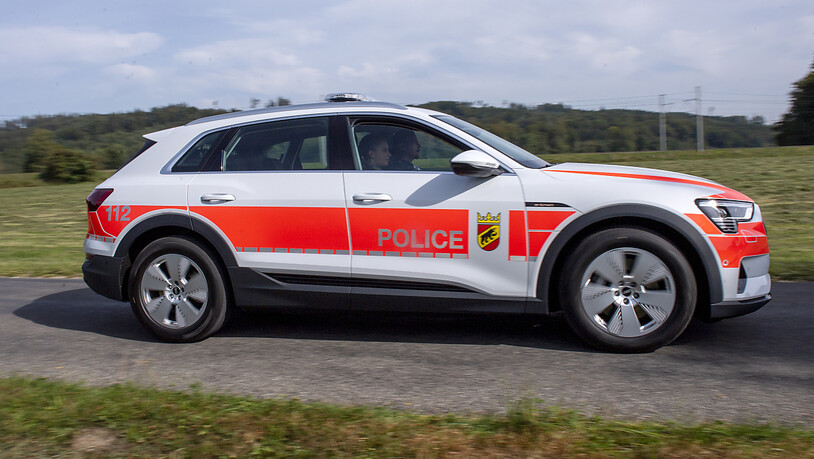 Die Berner Kantonspolizei stand am Montag wegen Schussabgaben in Tramelan und St-Imier im Einsatz. (Archivbild)