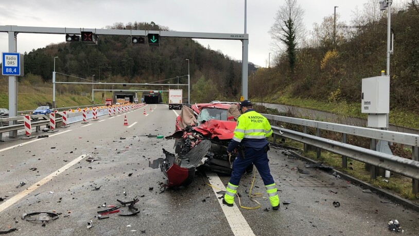Beim Unfall auf der Autobahn A3 in Effingen AG starben im November 2019 drei Menschen. Der 47-jährige Unfallfahrer muss 6,5 Jahre ins Gefängnis. (Archivbild)