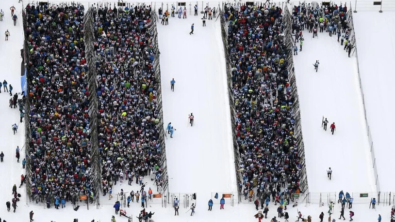 Blick auf das Startgelände des 51. Engadin Skimarathons.