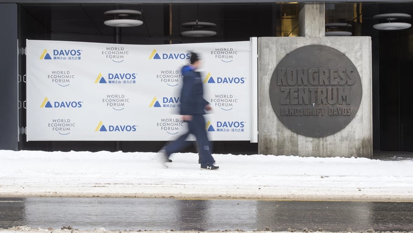 Der Eingang des Davoser Kongresszentrums.