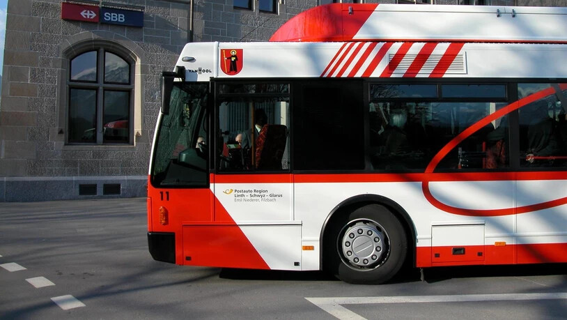 Der Glarner Regierungsrat hat heute den Neubau zweier Bushaltestellen in Bilten und Niederurnen genehmigt.