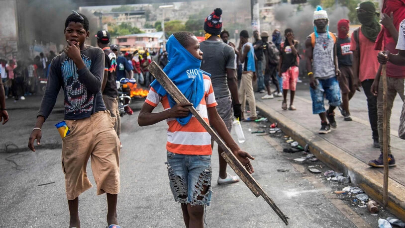 Die politische Krise in Haiti führt dazu, dass sämtliche Strassen gesperrt sind und unter anderem dringende Transporte blockiert werden.