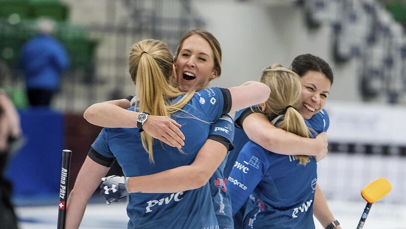 Alina Pätz, Melanie Barbezat, Silvana Tirinzoni, Esther Neuenschwander (von links): In der abgelaufenen Saison konnten die Schweizerinnen oft jubeln - wie hier nach dem World-Tour-Turniersieg in Saskatoon