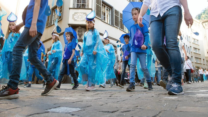 Nach dem Maiensäss ziehen die Churer Schulkinder kostümiert durch die Stadt. 