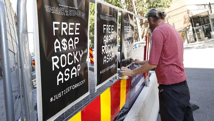 Der US-Rapper ASAP Rocky muss sich in Schweden vor Gericht verantworten - Plakate in ganz Stockholm rufen zu seiner Freilassung aus der Untersuchungshaft auf.