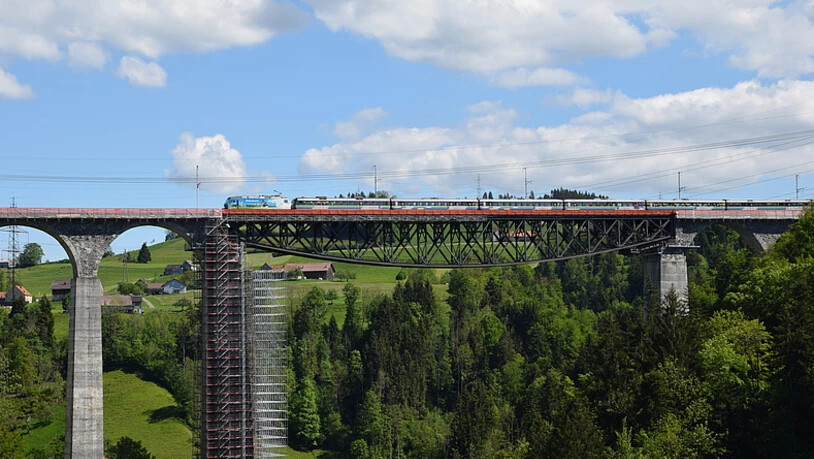Gesperrt: Die Strecke Haggen-Herisau, die am Sitterviadukt vorbeiführt, bleibt länger gesperrt. 