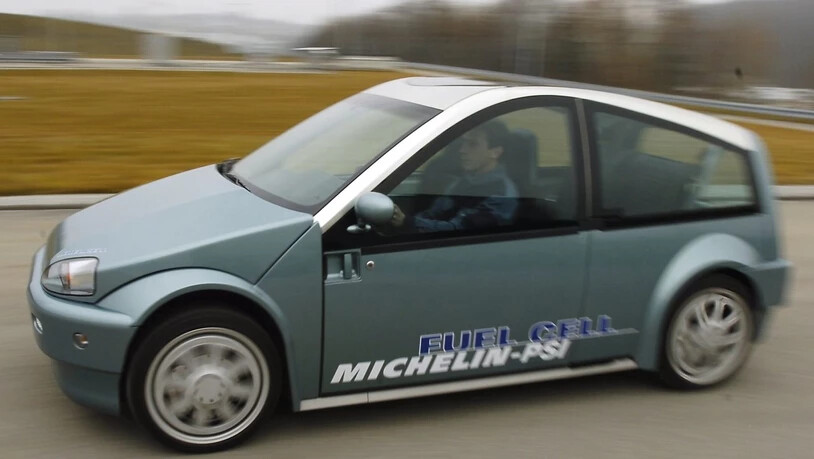 Autos mit Wasserstoffantrieb gibt es schon lange: Der von Michelin und dem Paul-Scherrer-Institut entwickelte Prototyp im Bild etwa wurde 2006 präsentiert. Eine Entwicklung der ETH Lausanne soll nun das Problem der fehlenden Tankstellen lösen.