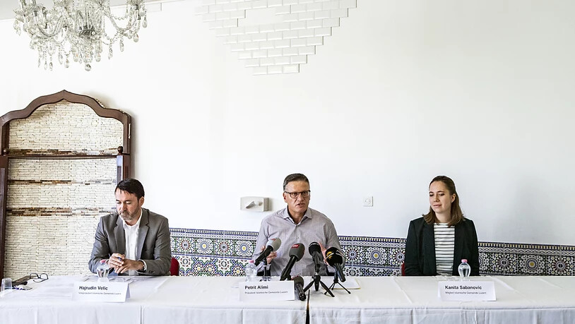 Petrit Alimi, der Präsident der Islamische Gemeinde Luzern (Mitte) nimmt Stellung zu den Vorwürfen gegen einen Imam in Kriens.