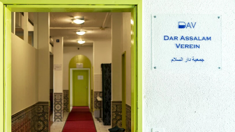 Der Eingang der Moschee Dar Assalam in Kriens, wo ein Imam zur Züchtigung von Frauen aufgerufen haben soll.