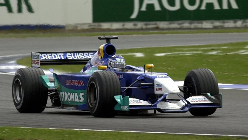 2001 debütierte Räikkönen als damals 21-Jähriger für das Hinwiler Sauber-Team in der Formel 1. Der Finne klassierte sich als Sechster auf Anhieb in den Punkterängen