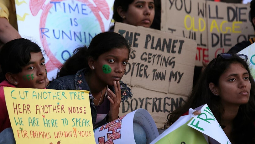 Auch im indischen Bangalore
forderten insbesondere junge Menschen verstärkte Anstrengungen zum Klimaschutz.