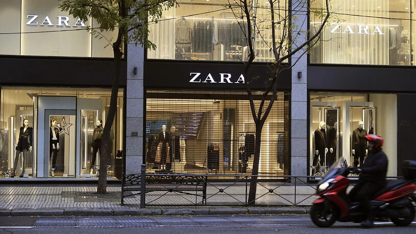 Die Zara-Muttergesellschaft Inditex hat den Gewinn in den ersten neun Monaten kräftig gesteigert - im Bild ein Zara-Geschäft in Madrid.