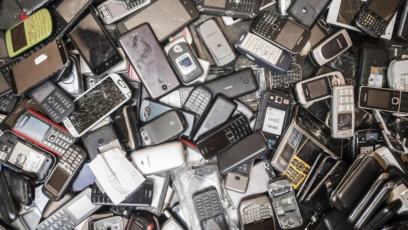 Garantiefragen bei kaputten Handys ärgern die meisten Konsumentinnen und Konsumenten. (Symbolbild)
