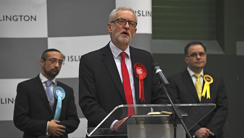 Kündigte nach der Wahlschlappe seinen Rückzug von der Spitze der britischen Sozialdemokraten an: Labour-Parteichef Jeremy Corbyn.