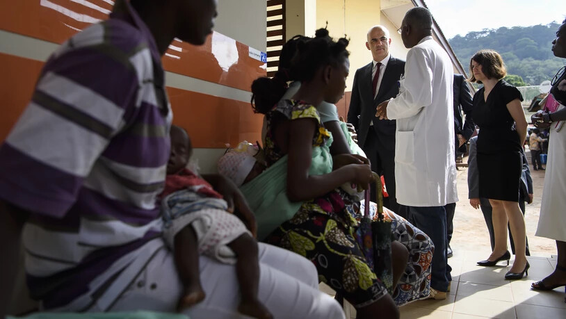 Antibiotika-Studie des Swiss TPH: Kinder unter 5 Jahren erhalten in Entwicklungsländern zu viele Antibiotika. Unabhängig davon ist auf dem Bild Bundesrat Alain Berset im Mai 2019 beim Besuch einer Kinderklinik in Bangui, Zentralafrikanische Republik, zu…