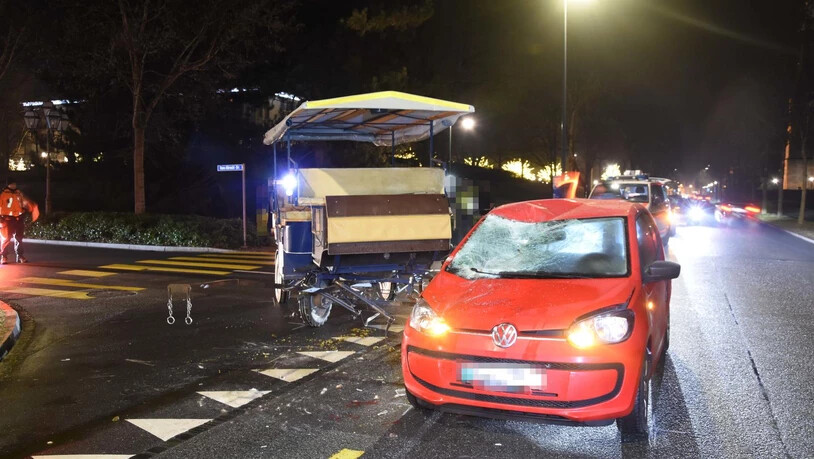Auf der Maienfeldstrasse bei Bad Ragaz kam es am Donnerstagabend zu einem Verkehrsunfall. Ein Pferd starb an einem Schock.