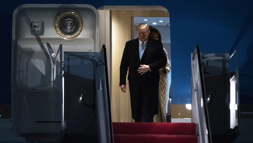 US-Präsident Donald Trump lässt die Kritik an seiner Person und seinem Vorgehen derweil abprallen. In der Regierungsmaschine "Air Force One" rechtfertigte er zum wiederholten Mal den Angriff auf Soleimani.