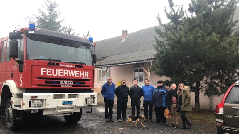 Dieses Tanklöschfahrzeug fuhren Roland Meier und drei Feuerwehrkollegen eigenhändig aus der Schweiz in das rund 1300 Kilometer entfernte Dertsen in der Westukraine.