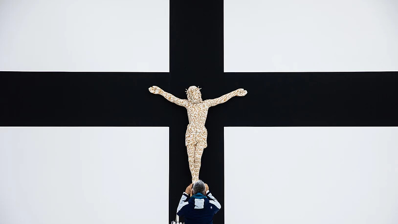 Jesus am Kreuz (Symbolbild aus dem Red Brick Art Museum in Peking).