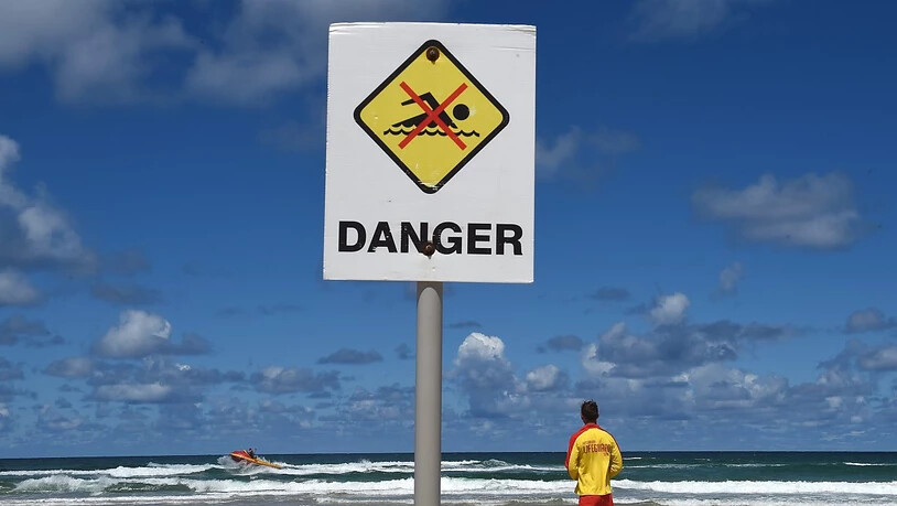 Ein Mann ist beim Surfen südlich der australischen Metropole Sydney am Fuss verletzt worden. (Symbolbild)