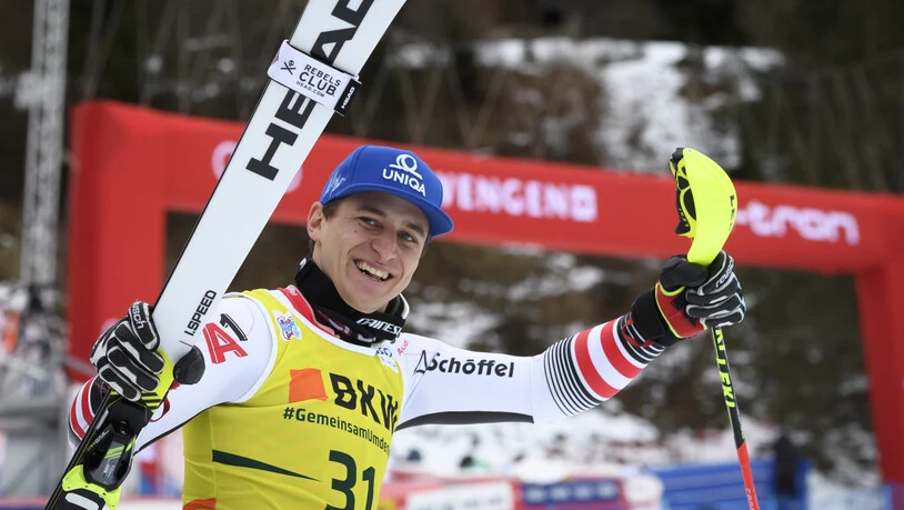 Matthias Mayer freut sich im Zielraum in Wengen über seinen ersten Weltcupsieg in der Kombination