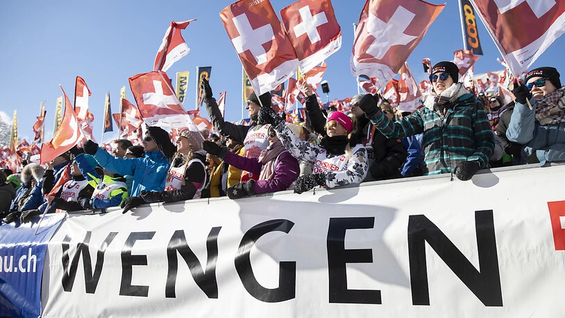 Die Schweizer Fans zeigen Flagge